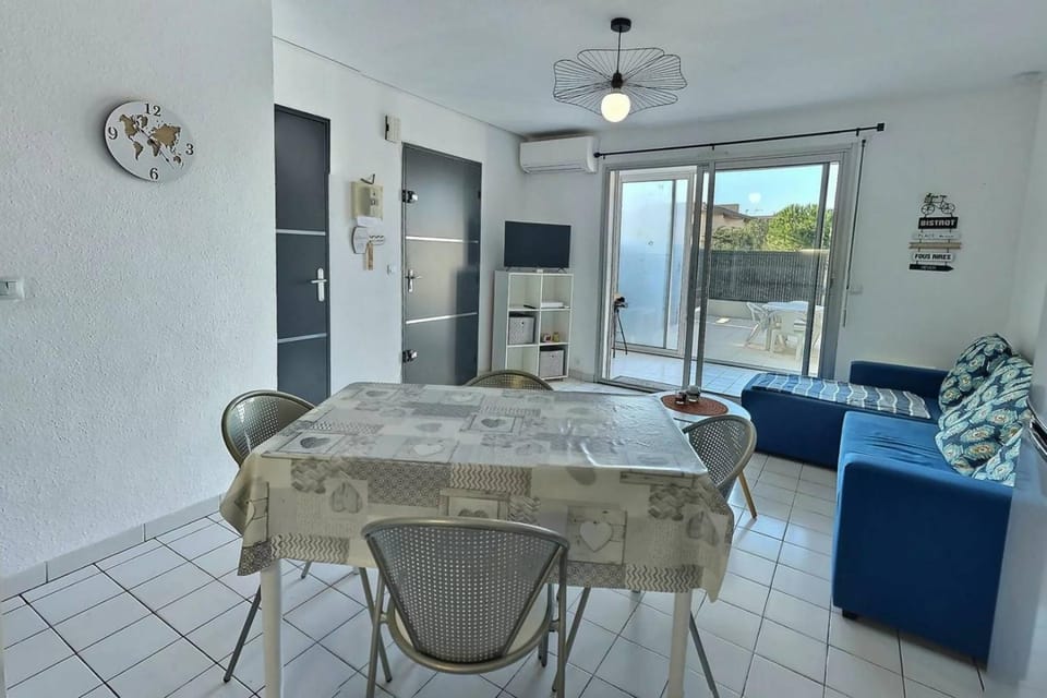 TV and multimedia, Living room, Dining area