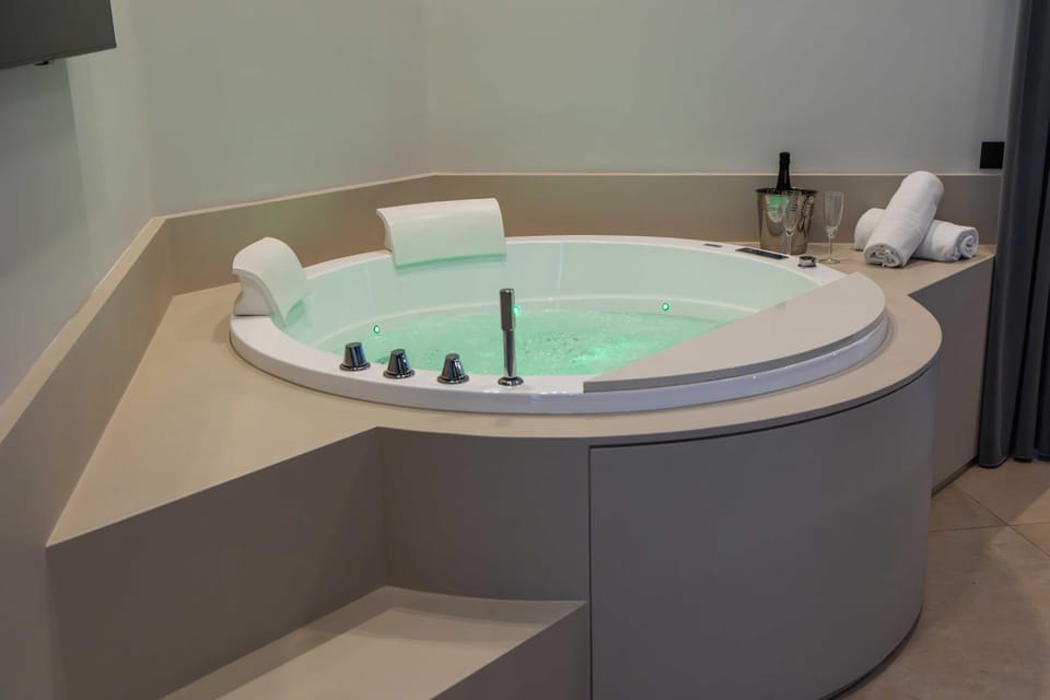 Hot Tub, Bedroom, VIP
