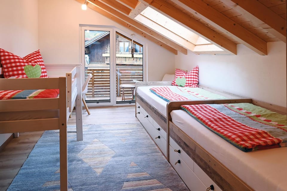 Bed, Photo of the whole room, bunk bed