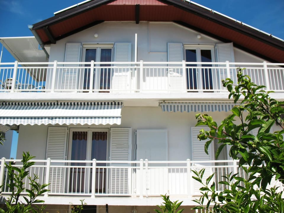 Facade/entrance, Balcony/Terrace