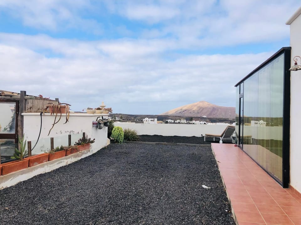 Day, Neighbourhood, Natural landscape, Mountain view, Parking