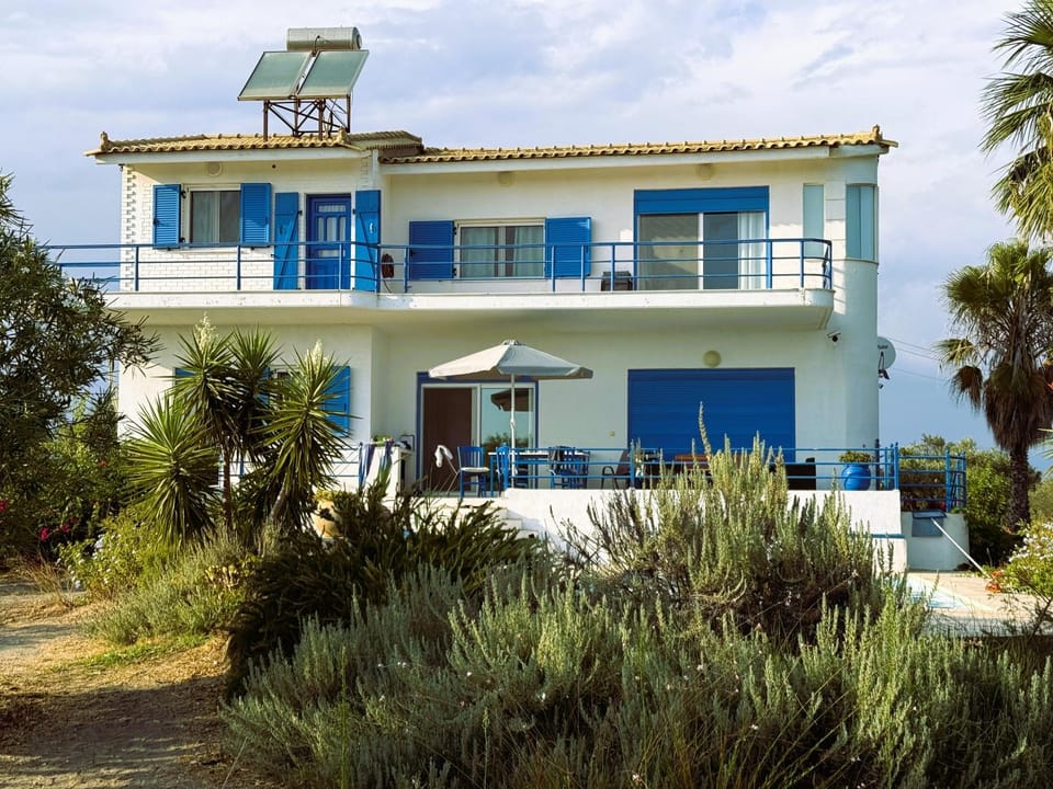 Property building, Garden, Balcony/Terrace, Garden view
