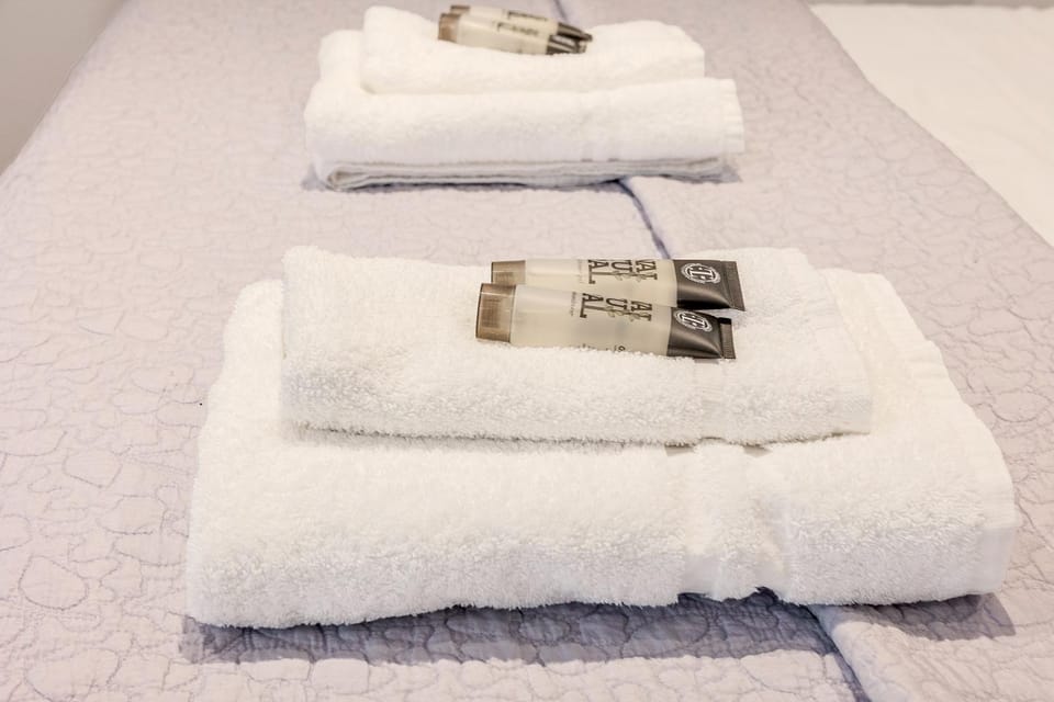Bedroom, towels