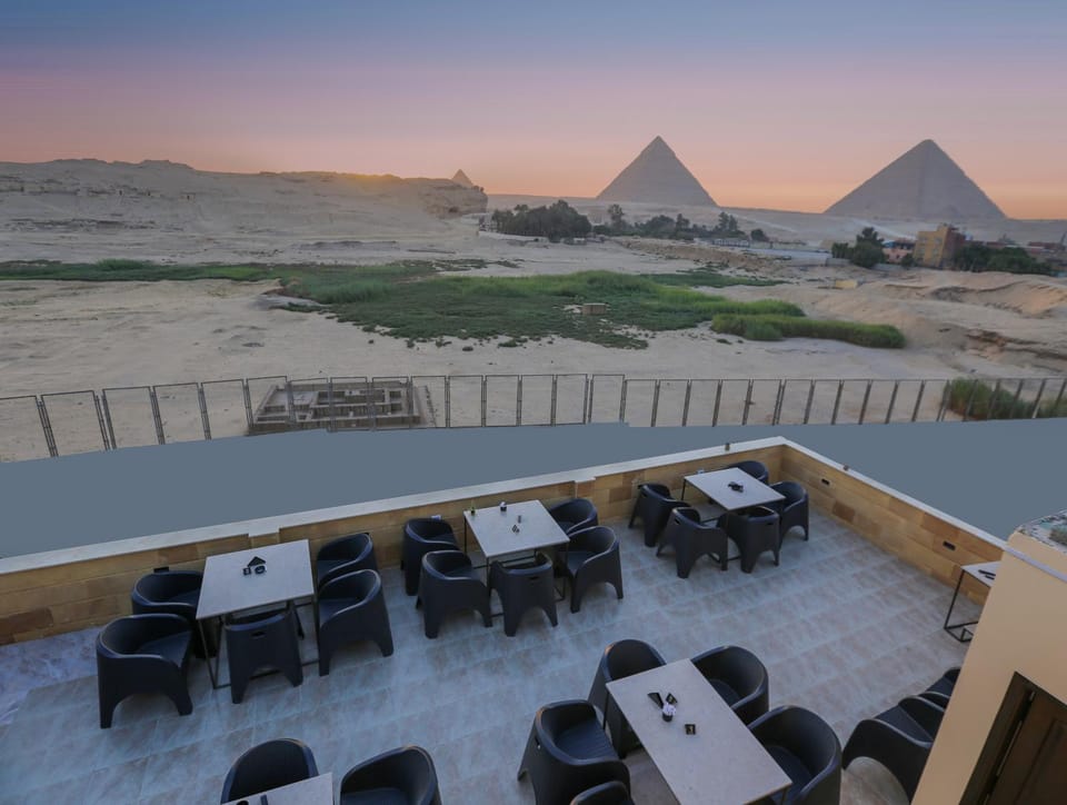 Restaurant/places to eat, View (from property/room), Landmark view, Sunrise, Sunset