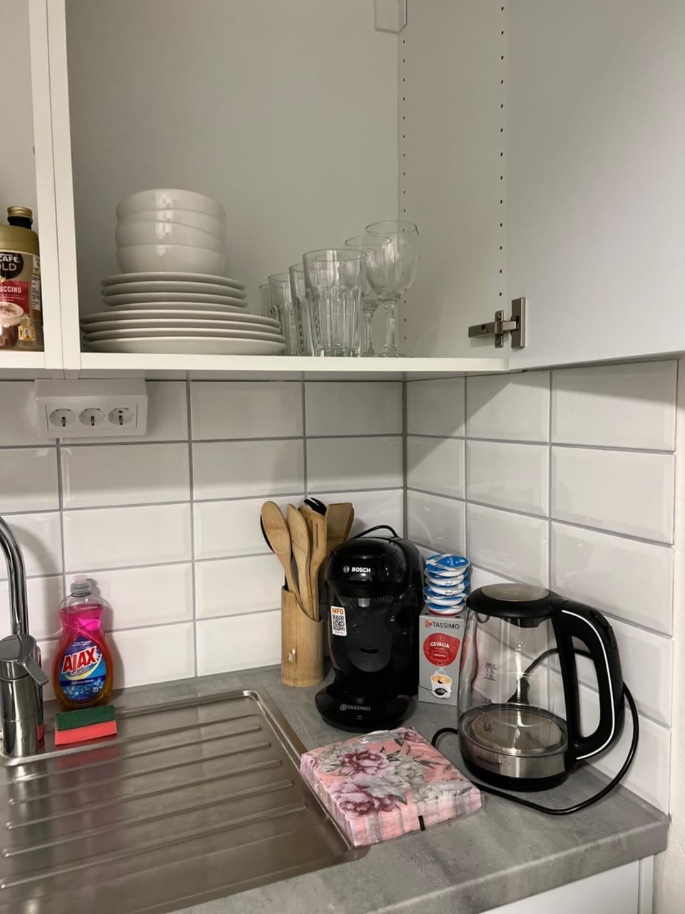 Coffee/tea facilities, Kitchen or kitchenette
