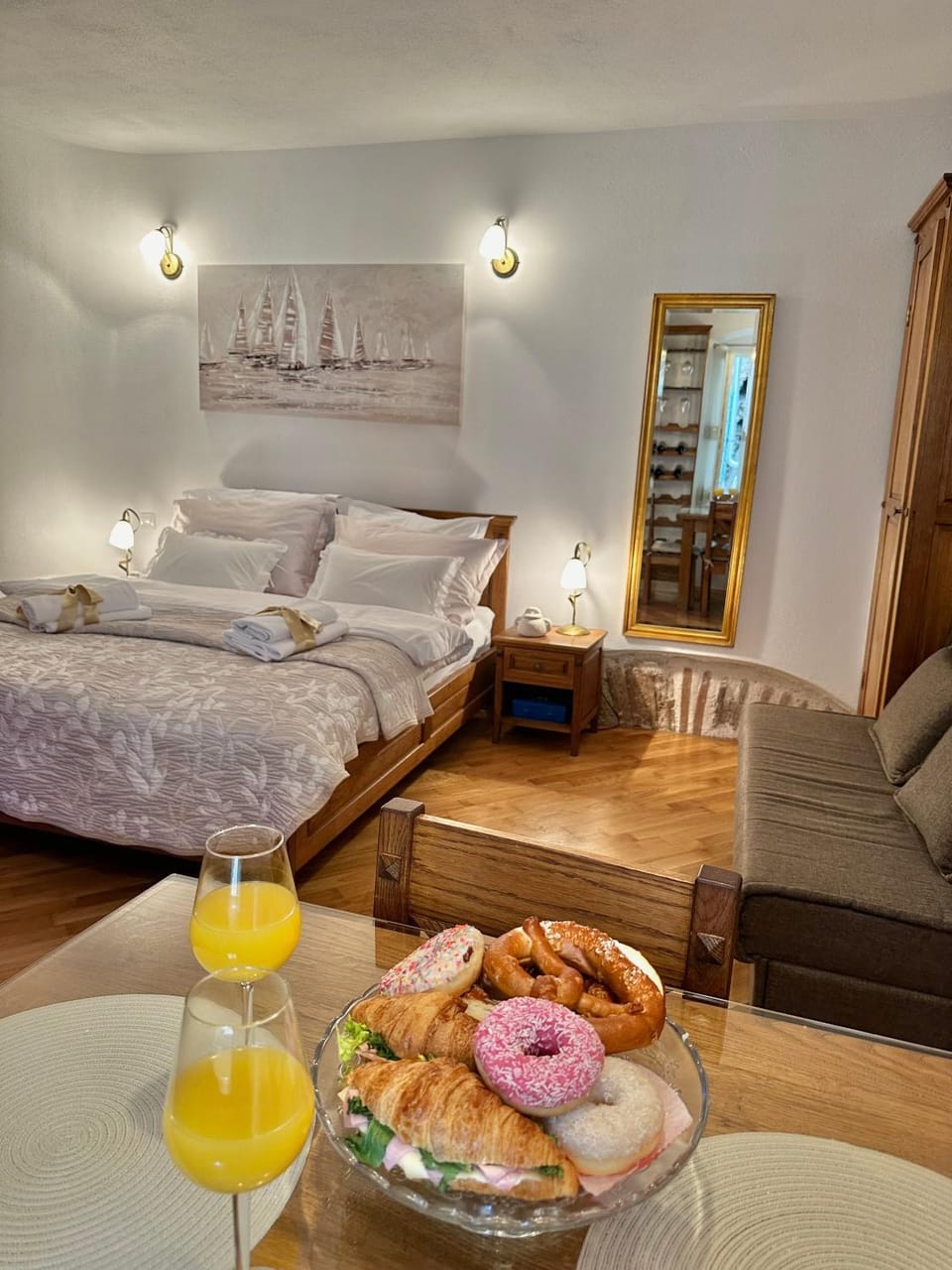 Bed, Living room, Bedroom
