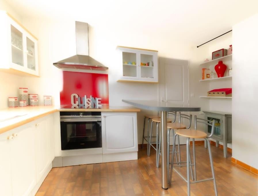 Dining area, oven, stove