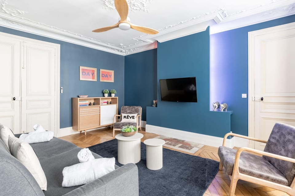 Communal lounge/ TV room, Living room, Seating area