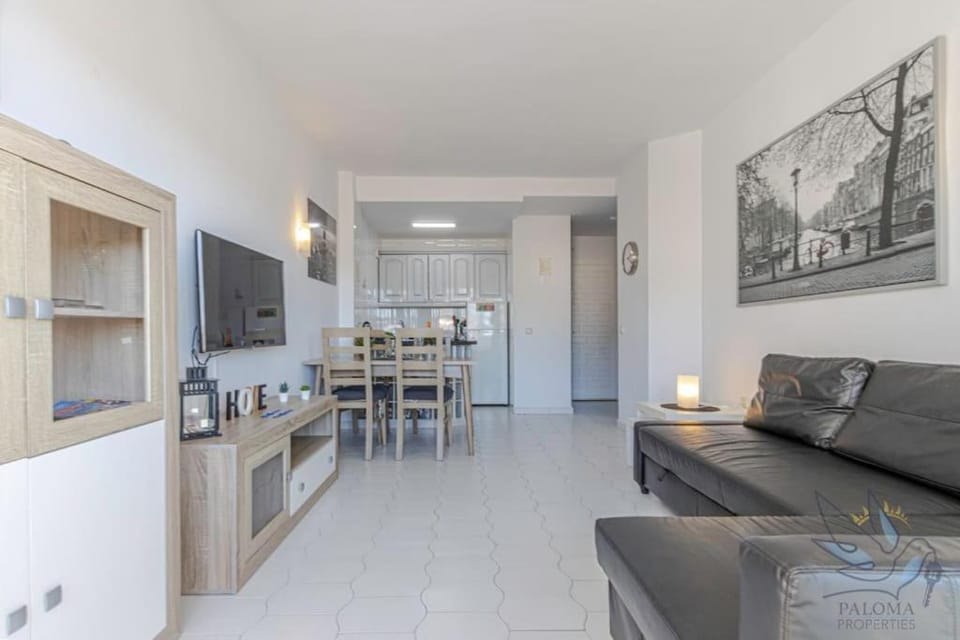 Apt BenalBeach Sunny with sea views Apartment in Benalmadena