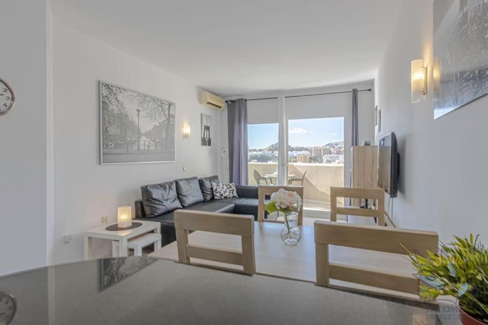 Apt BenalBeach Sunny with sea views Apartment in Benalmadena