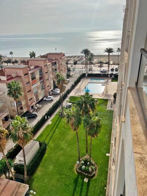 Bonito ático en primera línea de playa con piscina Apartment in Fuengirola