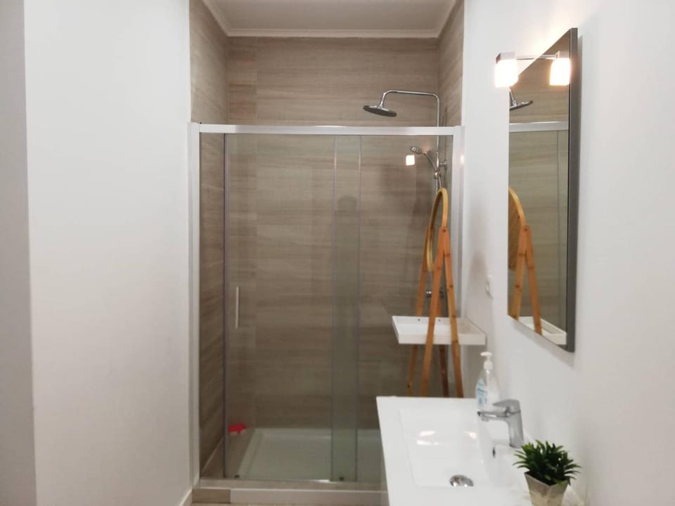 Shower, Bathroom, towels