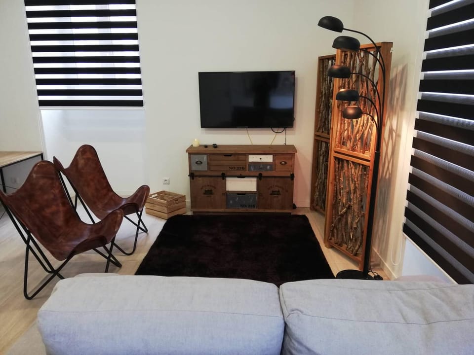 Communal lounge/ TV room, TV and multimedia, Living room, Photo of the whole room, Seating area