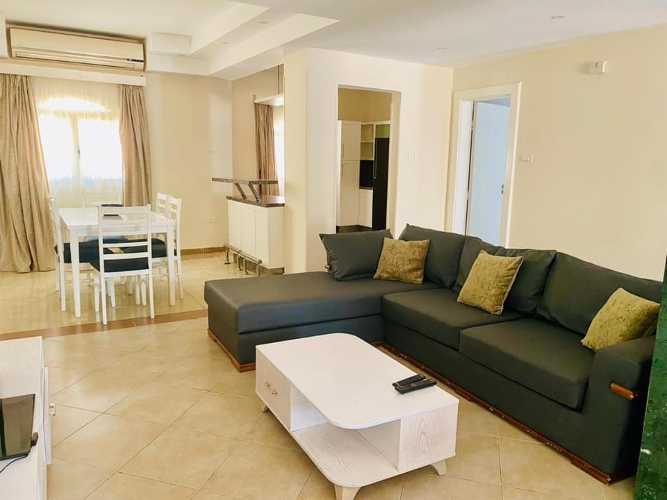 Kitchen or kitchenette, Living room, Seating area, Dining area, air conditioner