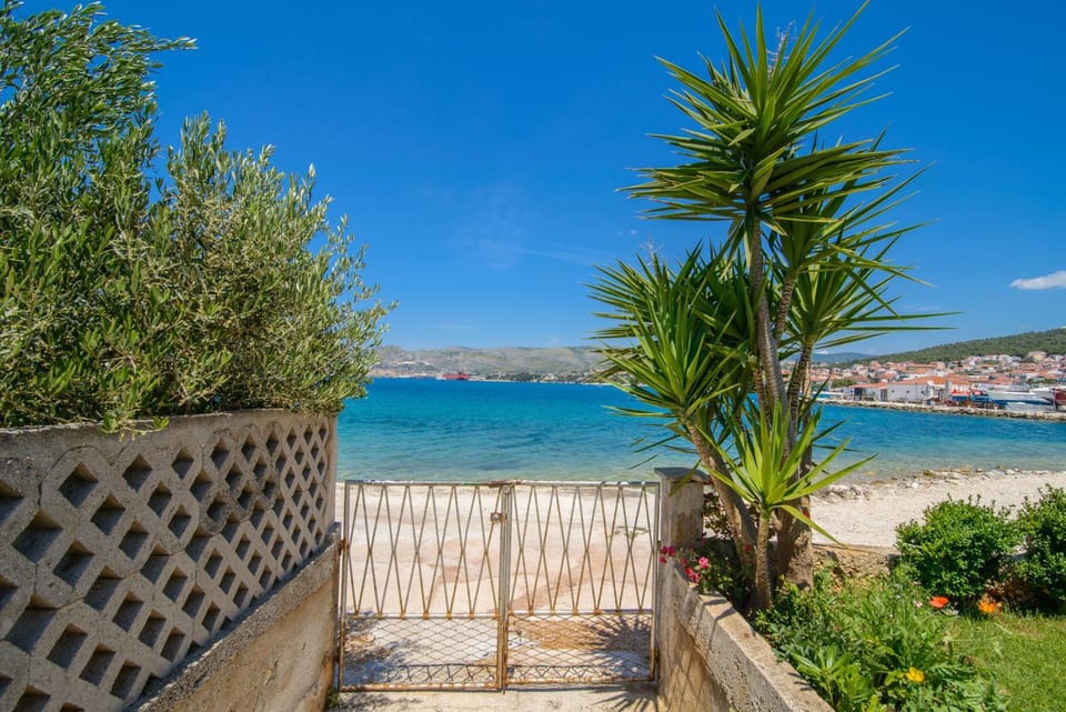 Neighbourhood, Beach, Sea view