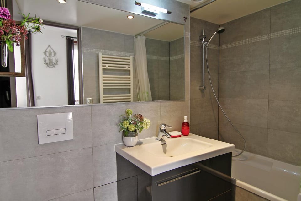 Bathroom, Bath
