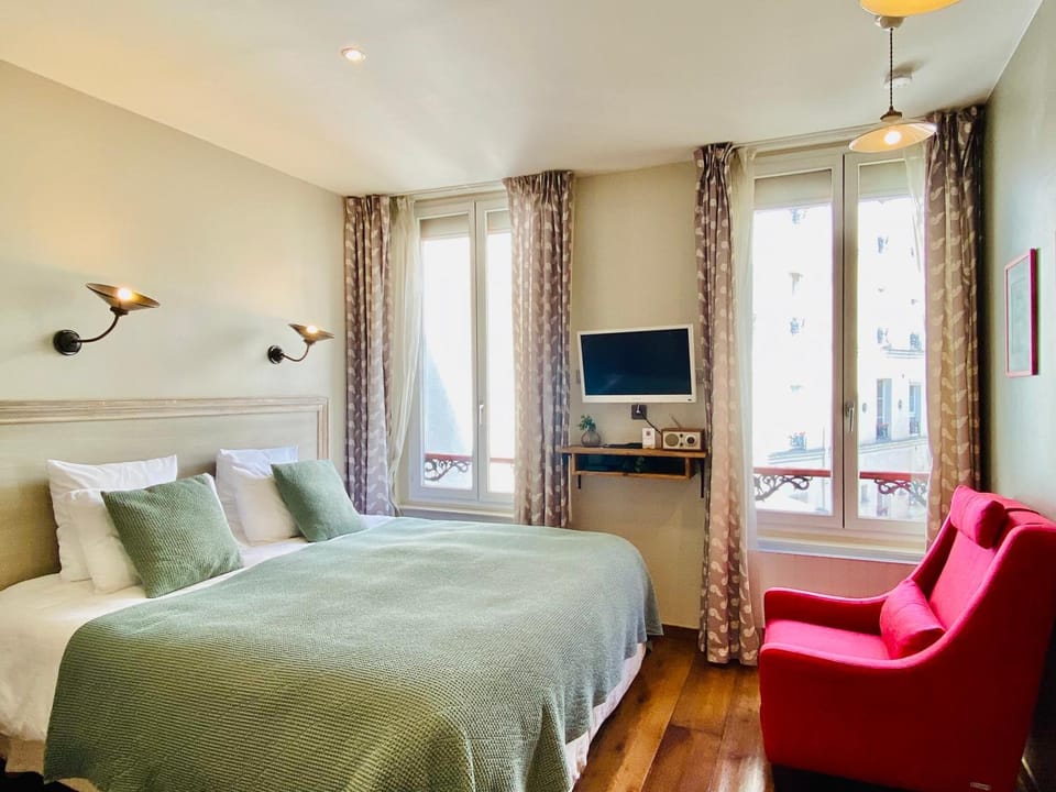 Bed, TV and multimedia, Living room, Bedroom