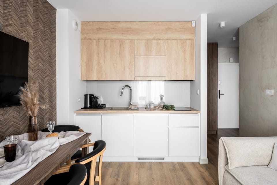 Kitchen or kitchenette, Dining area, stove