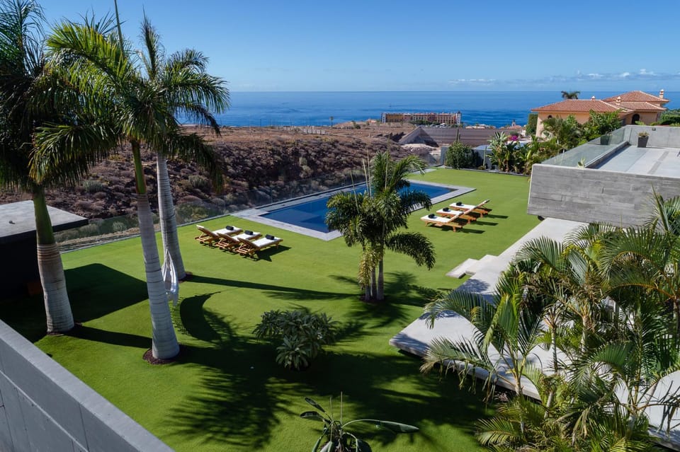 Property building, Nearby landmark, Spring, Day, Garden, Garden view, Pool view, Sea view, Swimming pool, sunbed