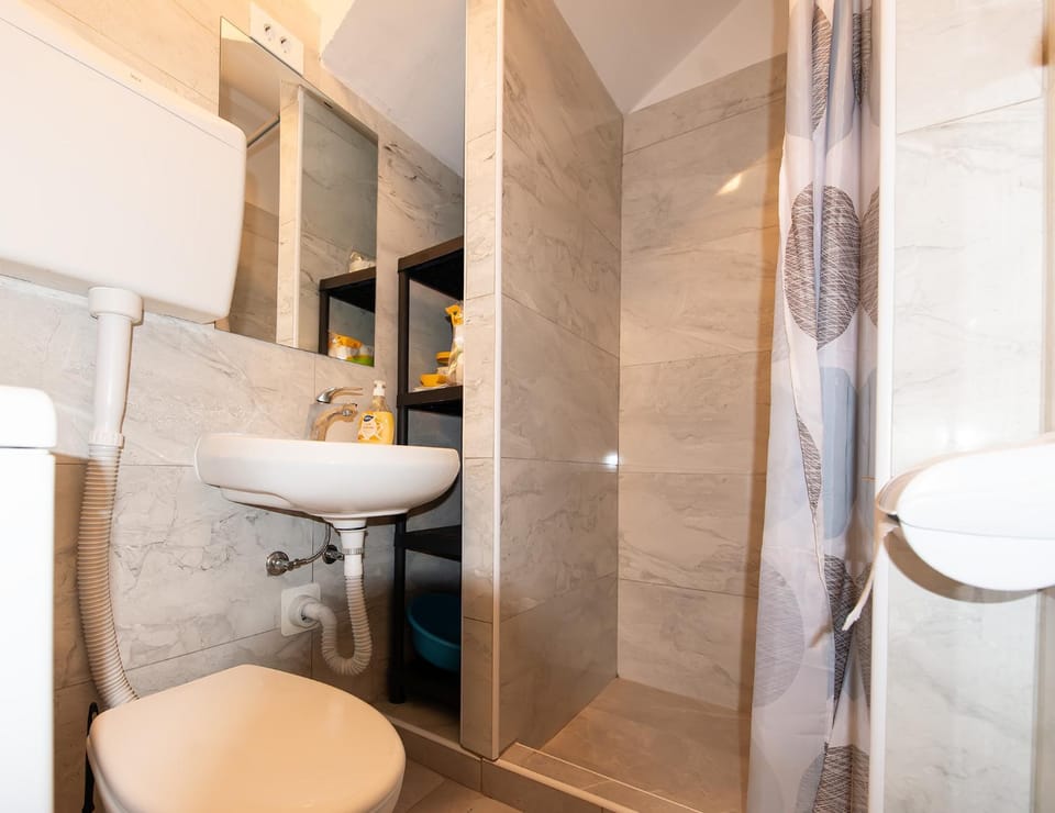 Toilet, Bathroom, internet, washing machine, air conditioner