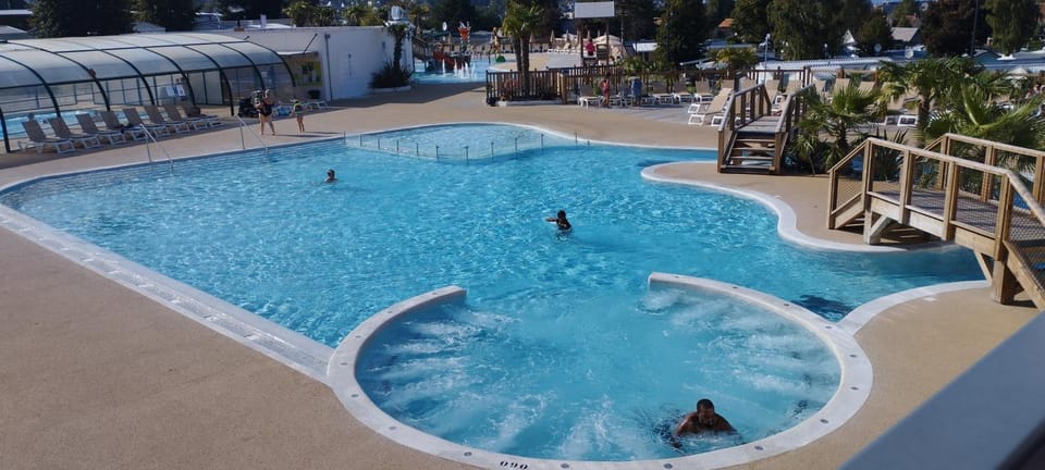 Hot Tub, Swimming pool, sunbed