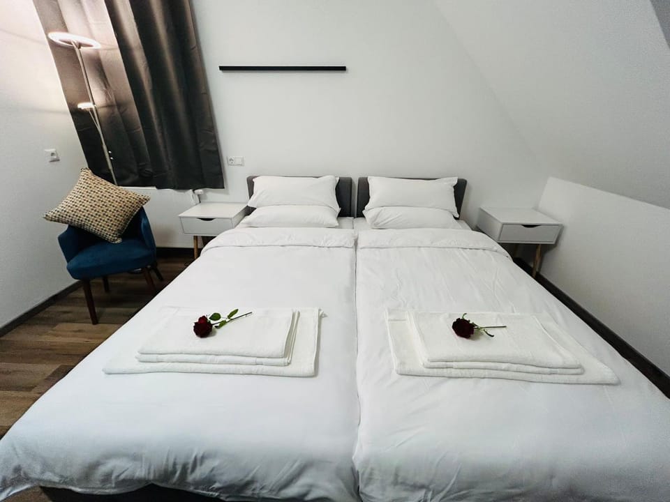 Bed, Photo of the whole room, Bedroom, towels