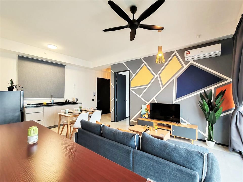 TV and multimedia, Living room, Seating area, Dining area
