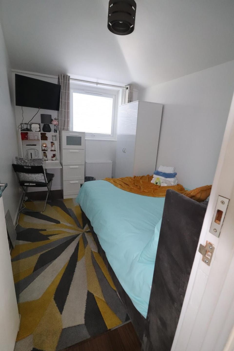 Bed, TV and multimedia, Coffee/tea facilities, Photo of the whole room, towels, wardrobe