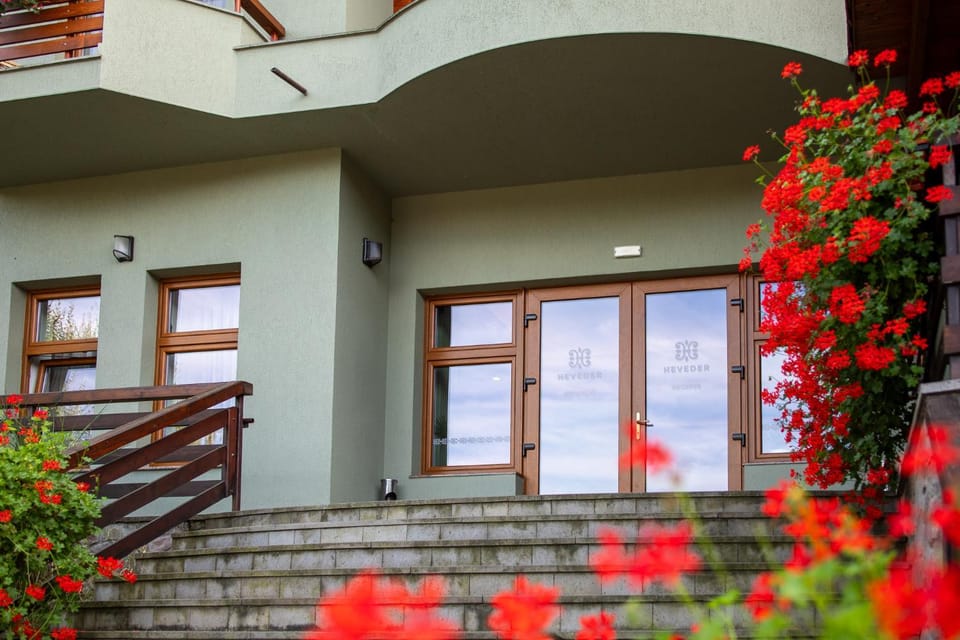 Facade/entrance, Internal: Not applicable to any particular room