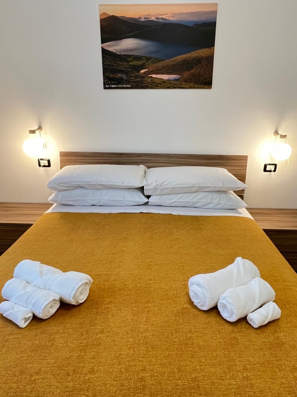Bed, Photo of the whole room, Bedroom, hair dresser, towels