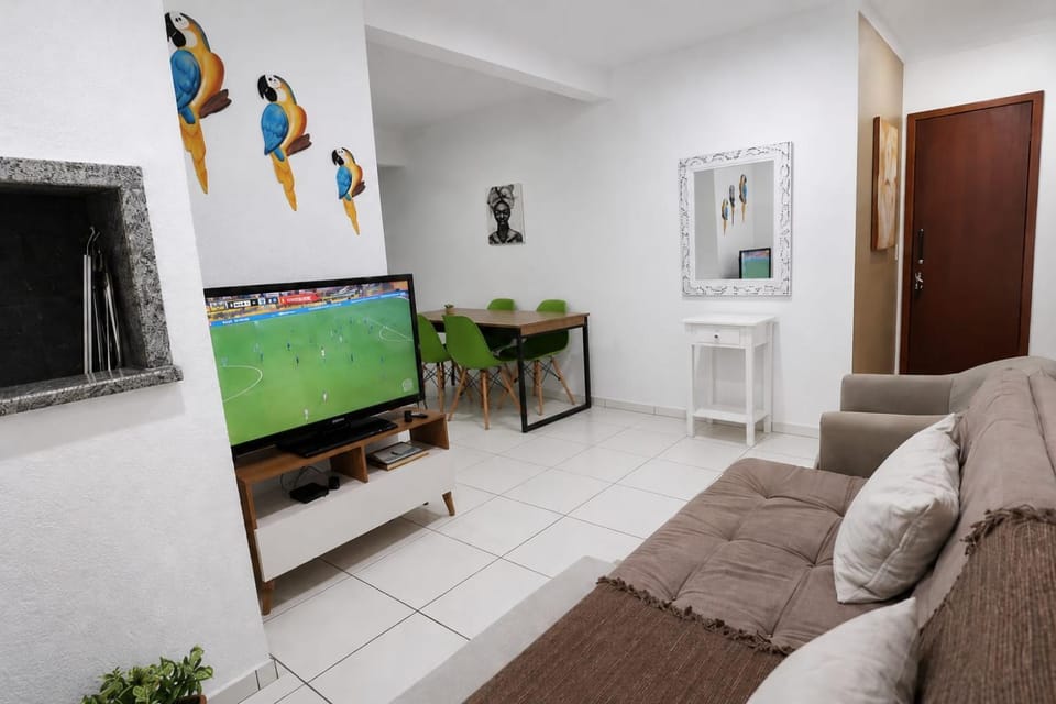 Apartamento 600 m da Praia dos Ingleses Pet Friendly Wi-Fi Garagem Apartment in Florianopolis