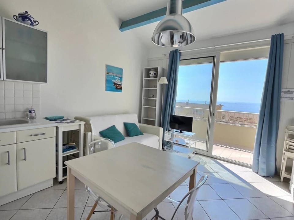 TV and multimedia, Living room, Dining area, Sea view