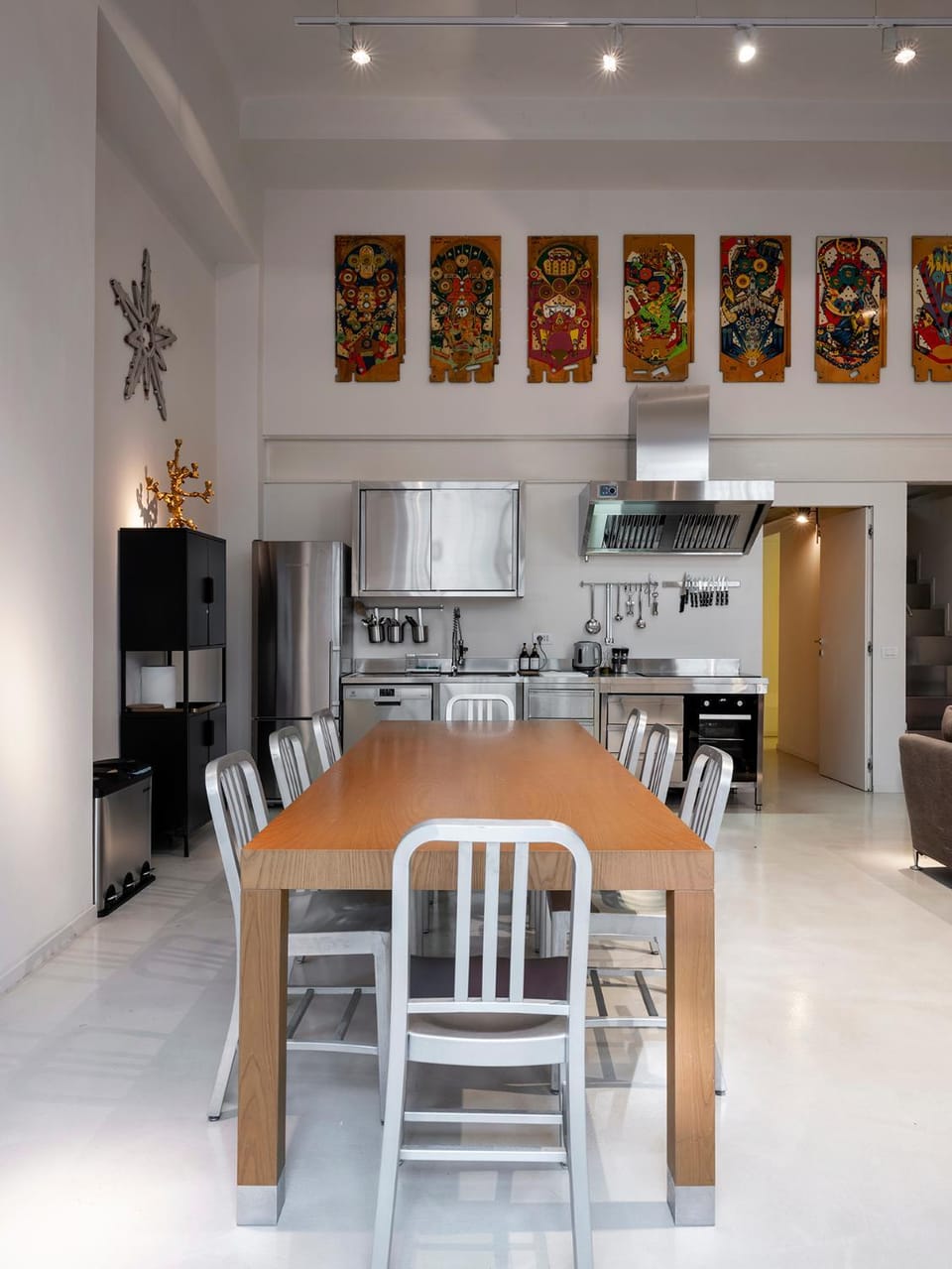Kitchen or kitchenette, Living room, Seating area, Dining area