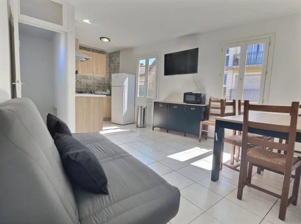 Kitchen or kitchenette, Living room, Dining area