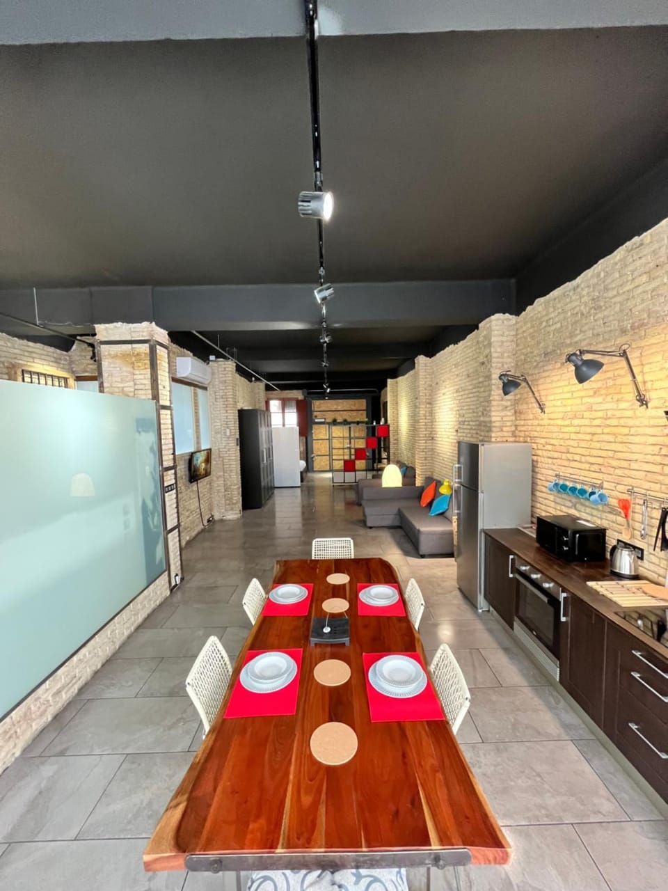 Kitchen or kitchenette, Dining area