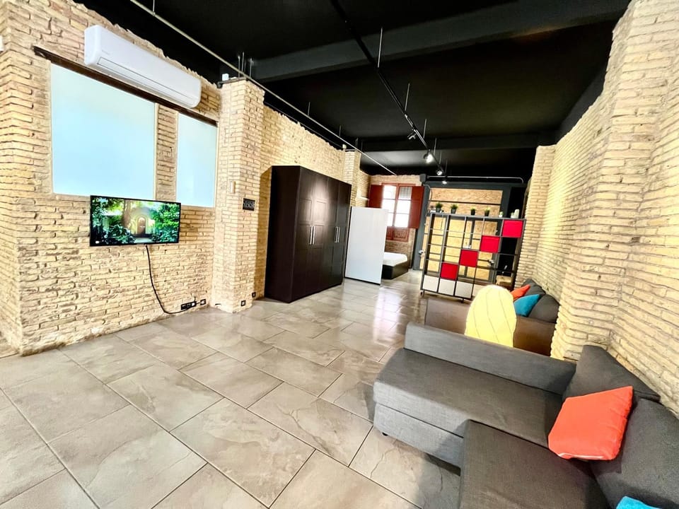 TV and multimedia, Living room, Seating area, Evening entertainment