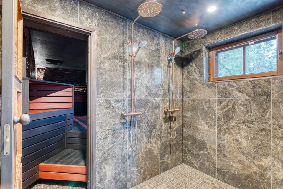 Shower, Sauna