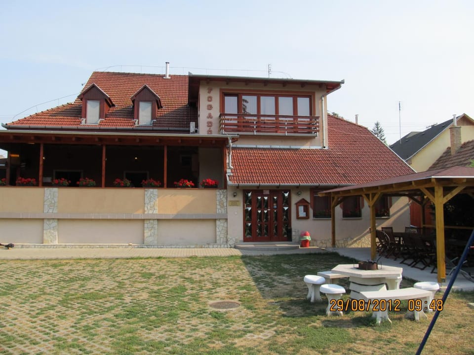 Tavi-fészek Fogadó Bed and Breakfast in Hungary