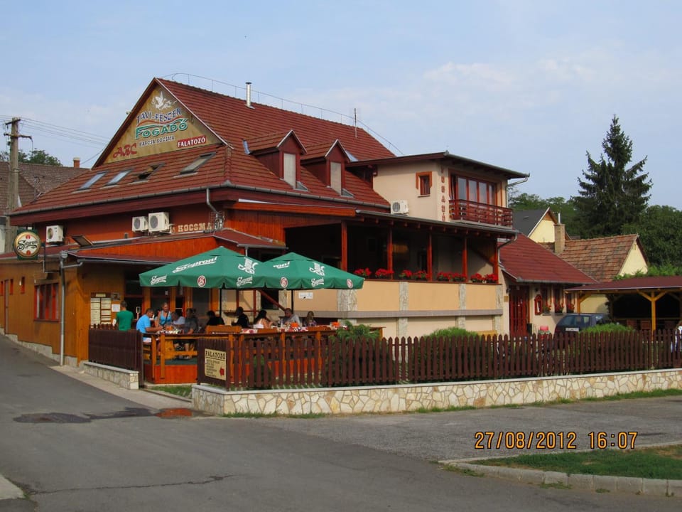 Tavi-fészek Fogadó Bed and Breakfast in Hungary