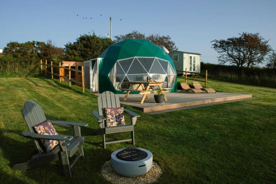 Spring, Day, Natural landscape, BBQ facilities, Garden, Bathroom, Garden view, Dinner, fireplace, sunbed, kitchen