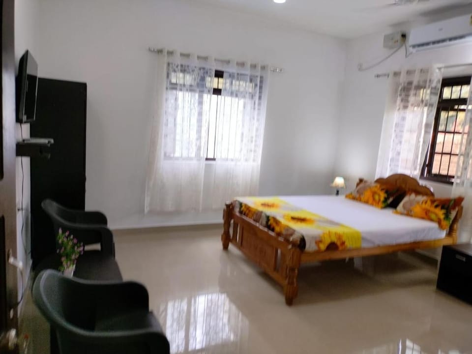 Cardozo Guest House Bed and Breakfast in Candolim
