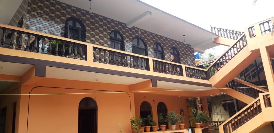 Cardozo Guest House Bed and Breakfast in Candolim
