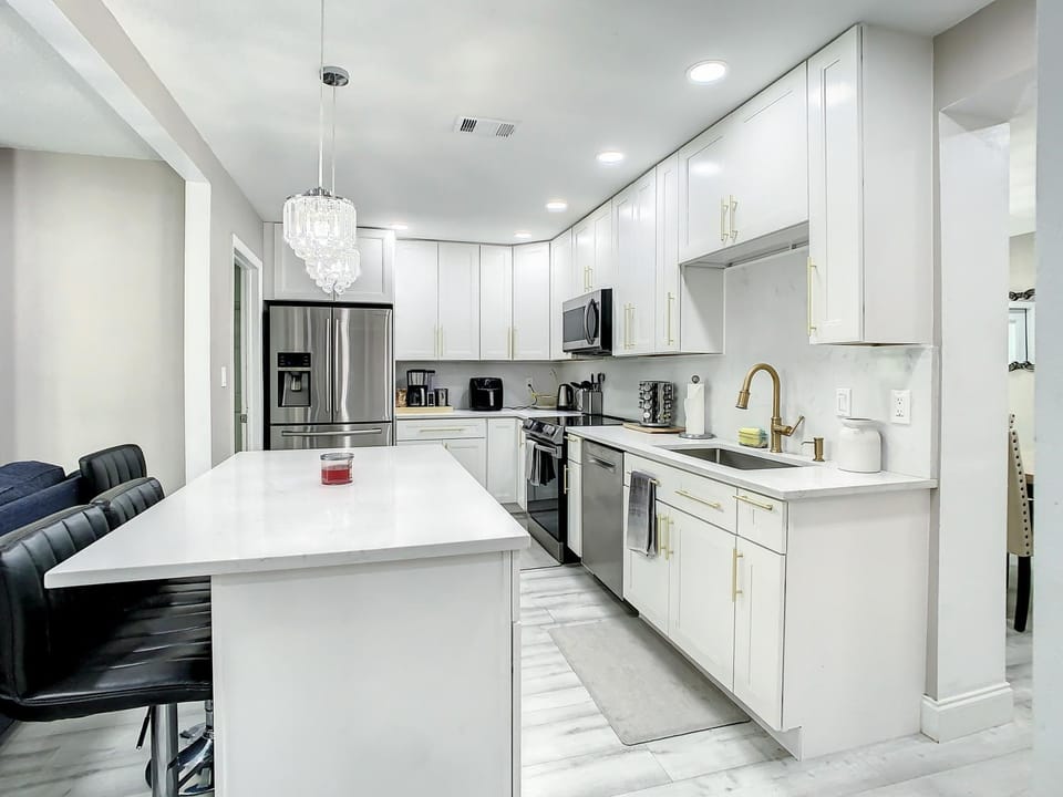 Kitchen or kitchenette, Dining area, dishwasher, minibar, pet friendly, stove, toaster