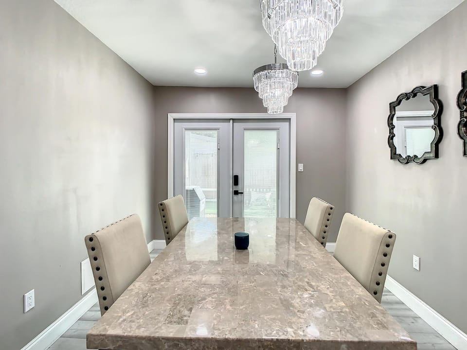 Seating area, Dining area