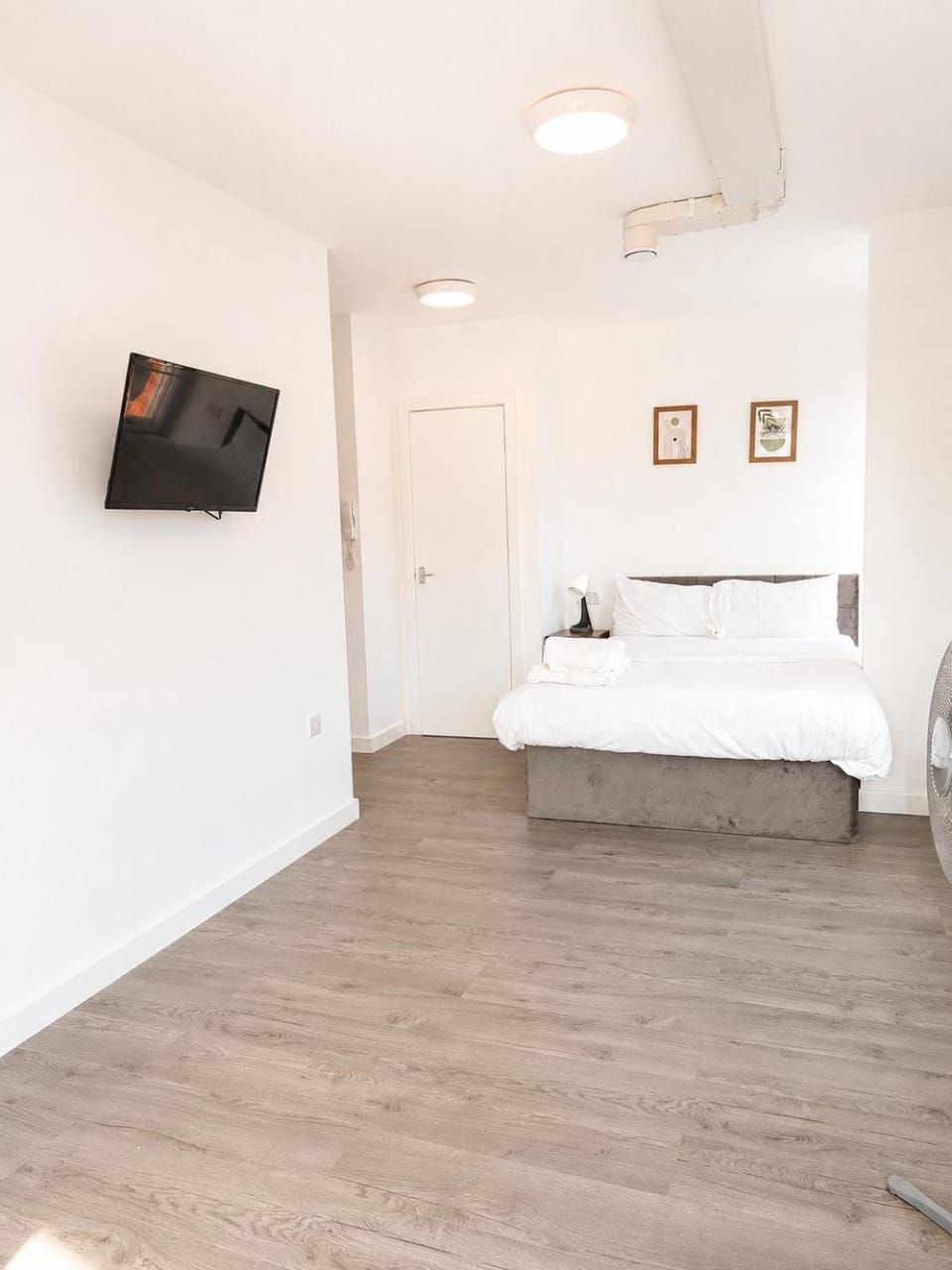 Train Station Spacious Apartments - Free Wifi, Netflix & Paid Parking Opposite Apartment in Leicester