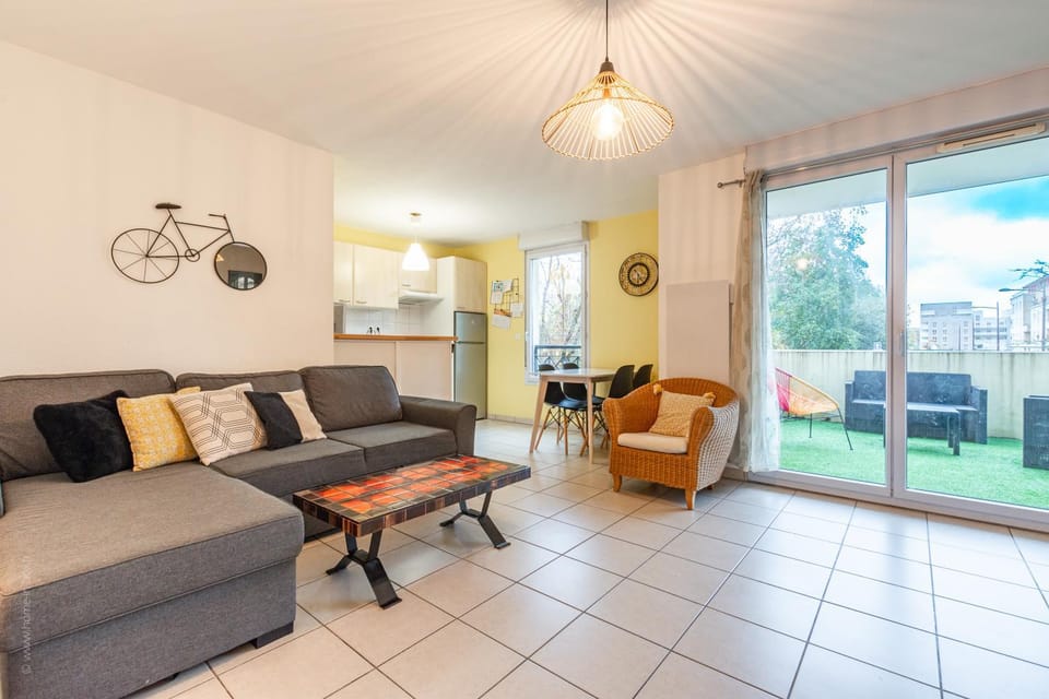 Patio, Kitchen or kitchenette, Living room, Seating area, Dining area, pet friendly