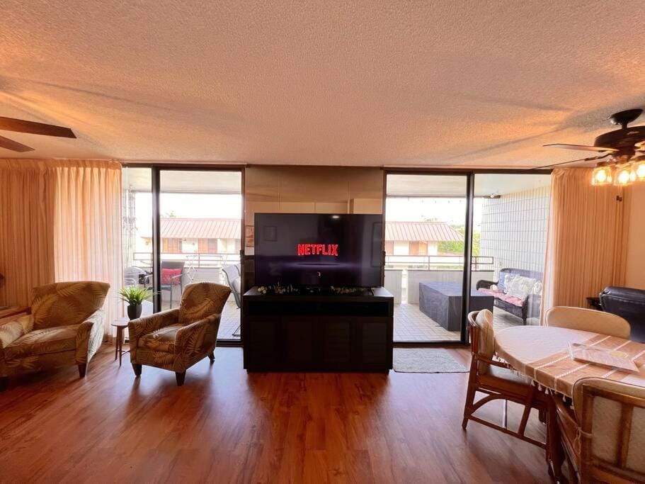 Communal lounge/ TV room, TV and multimedia, Seating area, Evening entertainment