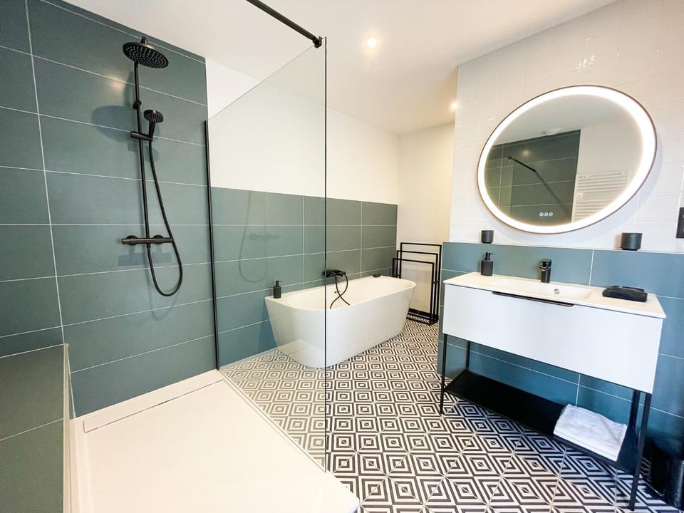 Shower, Bathroom, Bath, towels