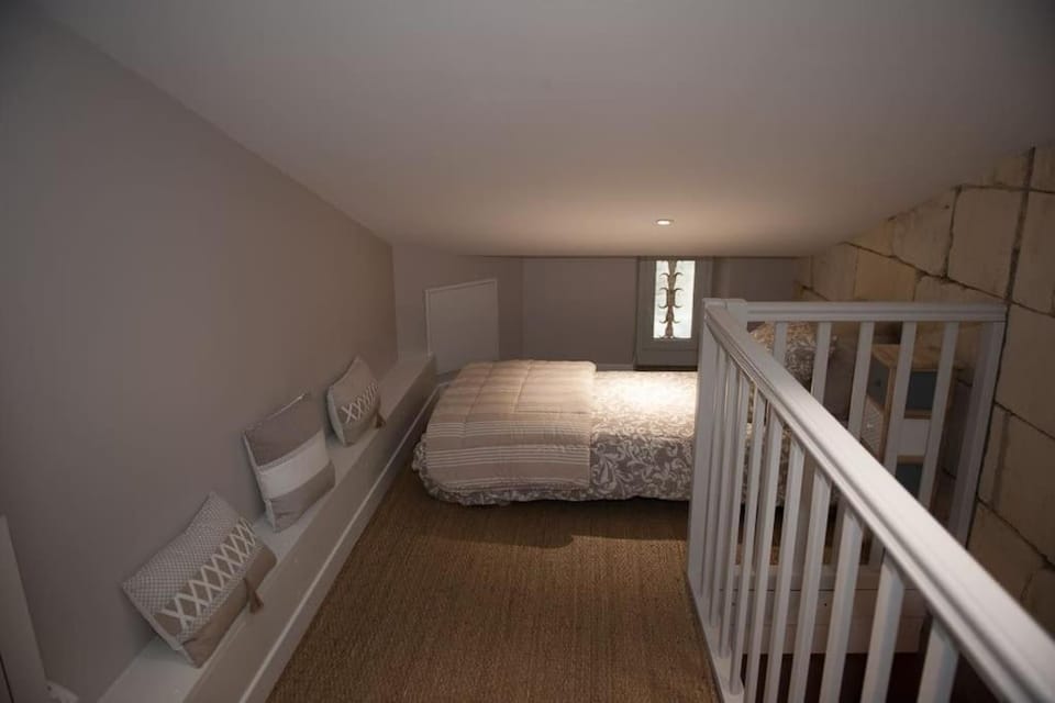 bel appartement en pierre de 88 M2 charme d’antan Apartment in Nouvelle-Aquitaine