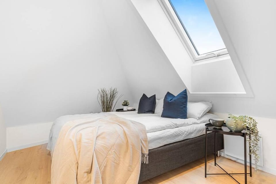 NEW! Huge Modern Apartment! Fit For Two Families! Apartment in Bergen
